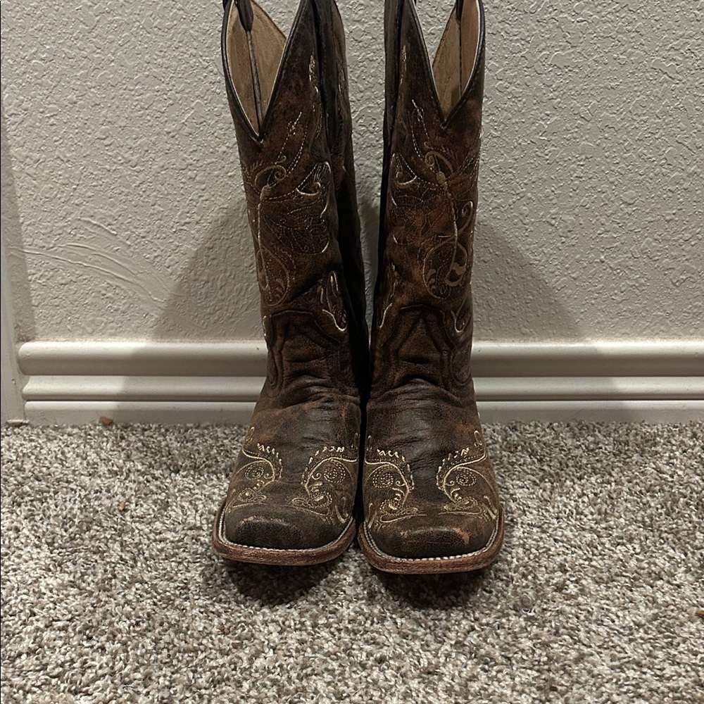 Circle G Brown Embroidered Heeled Boots